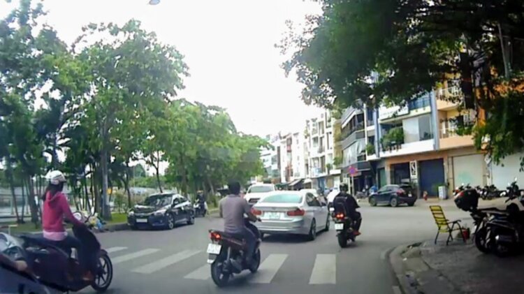 Bát nháo khu Trường Sa - Vũ Huy Tấn