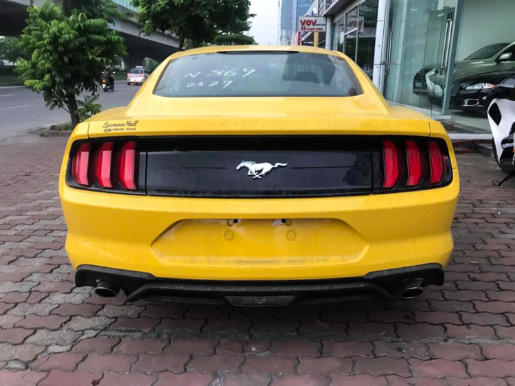 Hình ảnh Ford Mustang 2018 phiên bản động cơ 2.3 EcoBoost, công suất 310 mã lực, giá hơn 2 tỷ