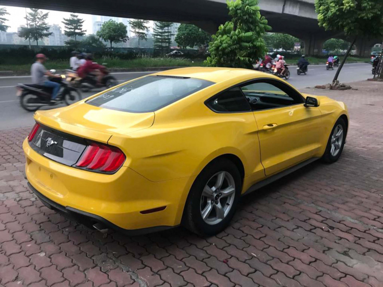 Hình ảnh Ford Mustang 2018 phiên bản động cơ 2.3 EcoBoost, công suất 310 mã lực, giá hơn 2 tỷ