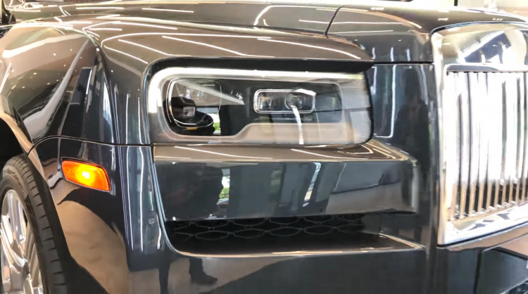 [Video] Chi tiết SUV Rolls-Royce Cullinan 2019 tại showroom Holand Automotive, Mỹ