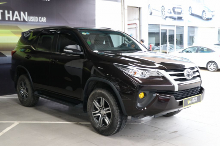 toyota-fortuner-2017-660 (13).jpg