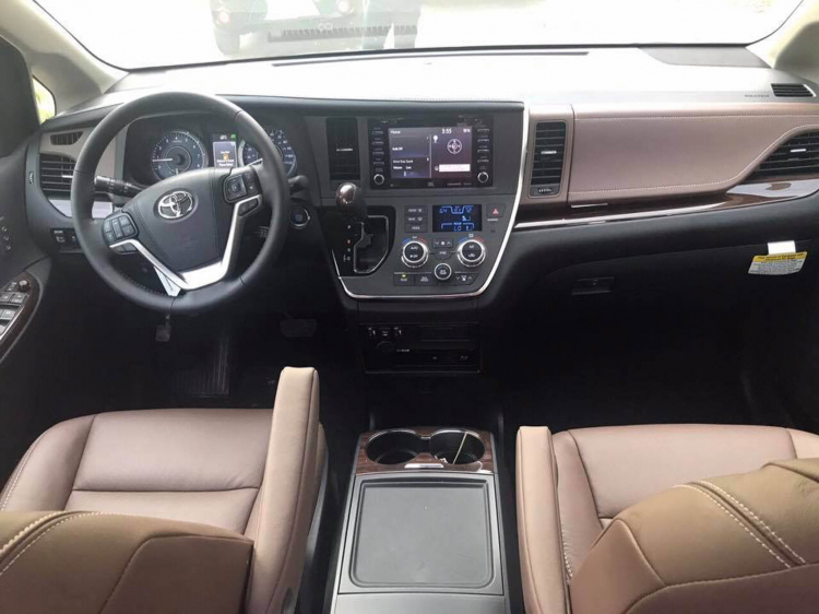 Toyota Sienna 2018 về Việt Nam với giá 4,37 tỷ đồng