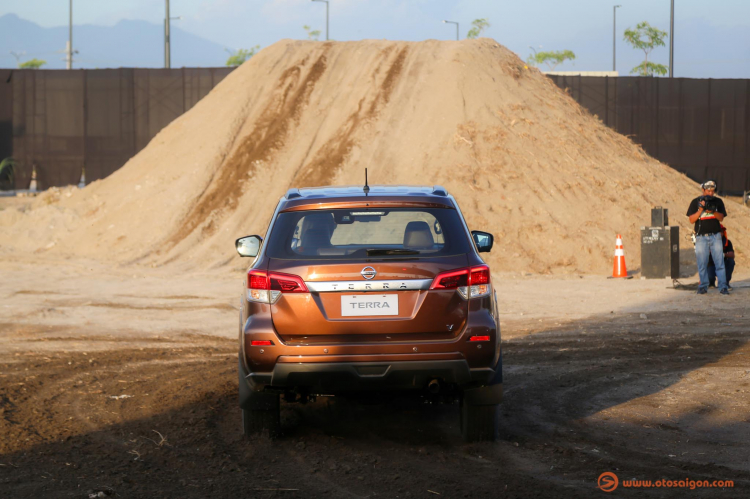 OtoSaigon-Nissan-Terra-Philippines-16.jpg