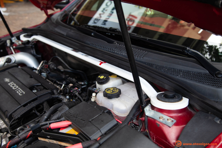 Tìm hiểu Chevrolet Cruze độ đoạt giải nhất hạng mục thi dấu EMMA Tuning vừa qua