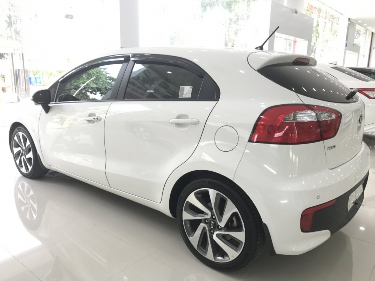 Bán KIA Rio hatchback 2015 Trắng Nõn Nà