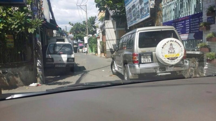 có bác nào đã găp cảnh đậu xe như thế này chưa ? có bác nào đã găp cảnh đậu xe như thế này chưa ?