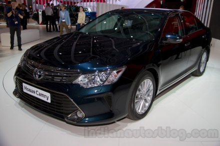 2015-Toyota-Camry-front-three-quarter-at-the-2014-Moscow-Motor-Show-1024x682.jpg