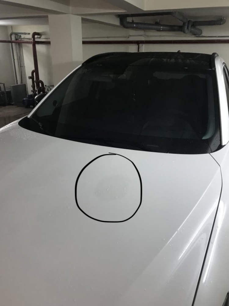 Nước sơn xe Mazda CX5 2018 bị gì các bác xem giúp em với?