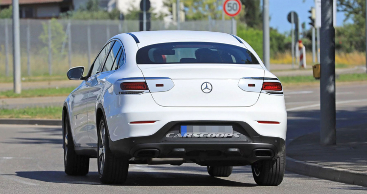 "Lộ diện" Mercedes-Benz GLC Coupe bản facelift với đèn pha mới