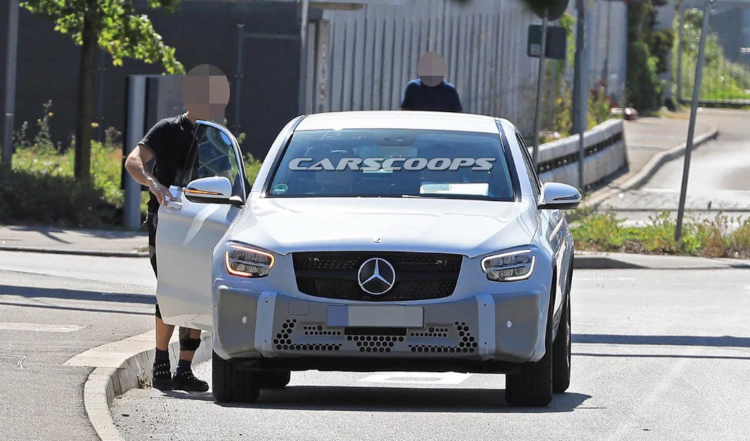 "Lộ diện" Mercedes-Benz GLC Coupe bản facelift với đèn pha mới