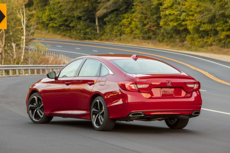 Honda Accord 2018 báo giá từ 23.570 USD