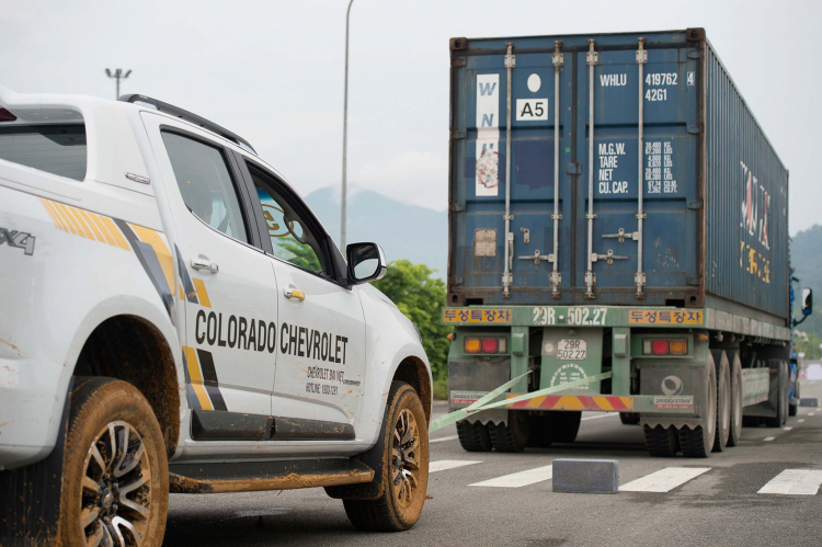 "Lội bùn, vượt dốc" cùng Chevrolet Colorado 2018 giá 789 triệu đồng