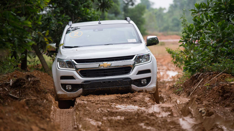 "Lội bùn, vượt dốc" cùng Chevrolet Colorado 2018 giá 789 triệu đồng