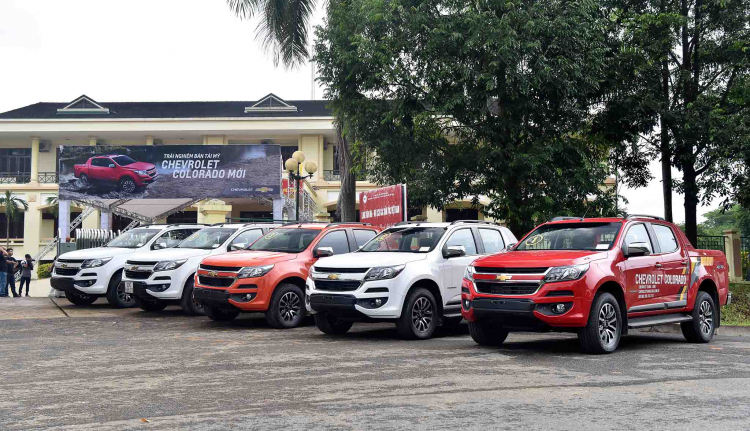 "Lội bùn, vượt dốc" cùng Chevrolet Colorado 2018 giá 789 triệu đồng