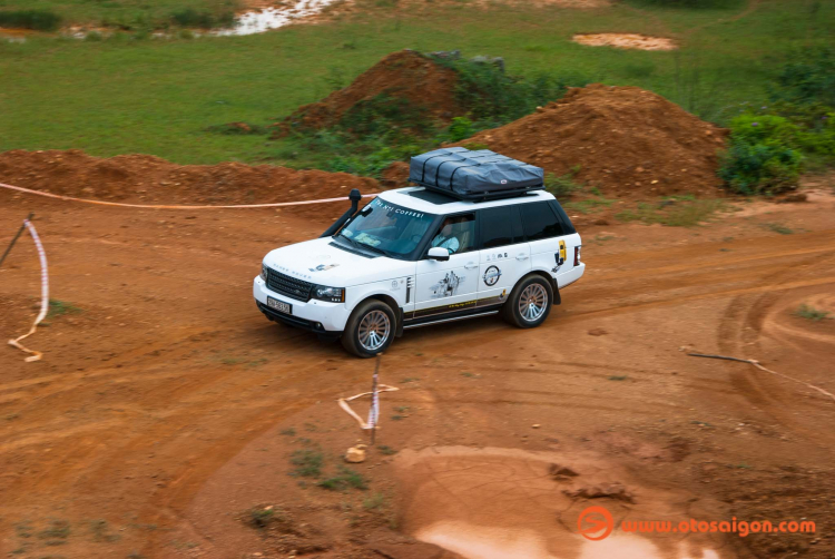 Dàn xe Land Rover Range Rover của Trung Nguyên thử sức off-road tại Đồng Mô, Hà Nội Dàn xe Land Rover Range Rover của Trung Nguyên thử sức off-road tại Đồng Mô, Hà Nội
