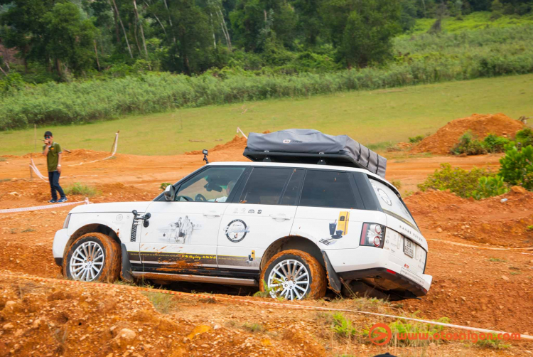 Dàn xe Land Rover Range Rover của Trung Nguyên thử sức off-road tại Đồng Mô, Hà Nội