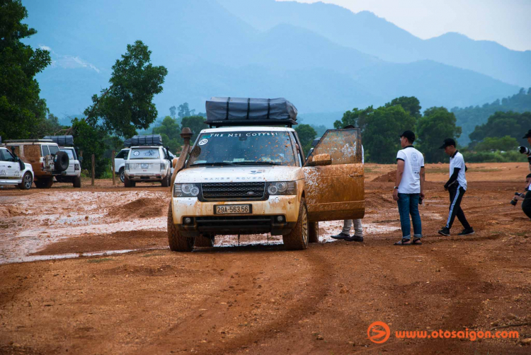 Dàn xe Land Rover Range Rover của Trung Nguyên thử sức off-road tại Đồng Mô, Hà Nội