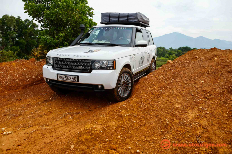 Dàn xe Land Rover Range Rover của Trung Nguyên thử sức off-road tại Đồng Mô, Hà Nội