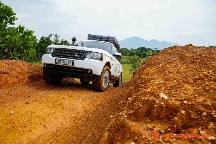 Dàn xe Land Rover Range Rover của Trung Nguyên thử sức off-road tại Đồng Mô, Hà Nội