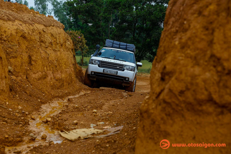 Dàn xe Land Rover Range Rover của Trung Nguyên thử sức off-road tại Đồng Mô, Hà Nội