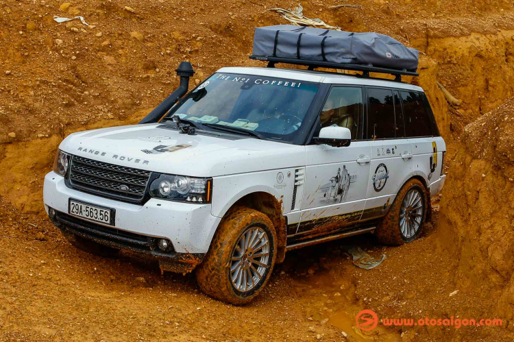 Dàn xe Land Rover Range Rover của Trung Nguyên thử sức off-road tại Đồng Mô, Hà Nội