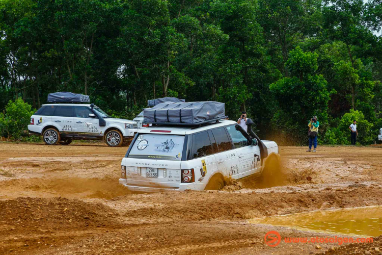 Dàn xe Land Rover Range Rover của Trung Nguyên thử sức off-road tại Đồng Mô, Hà Nội