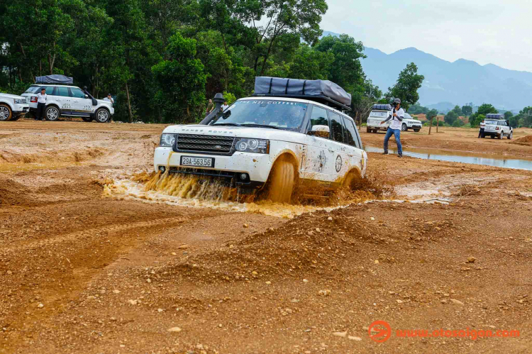 Dàn xe Land Rover Range Rover của Trung Nguyên thử sức off-road tại Đồng Mô, Hà Nội