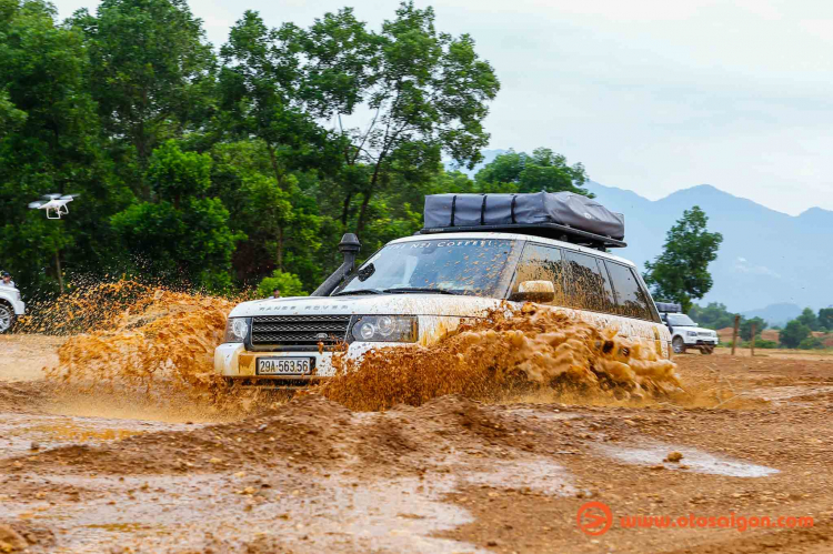 Dàn xe Land Rover Range Rover của Trung Nguyên thử sức off-road tại Đồng Mô, Hà Nội