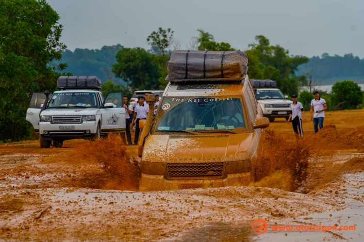 Dàn xe Land Rover Range Rover của Trung Nguyên thử sức off-road tại Đồng Mô, Hà Nội