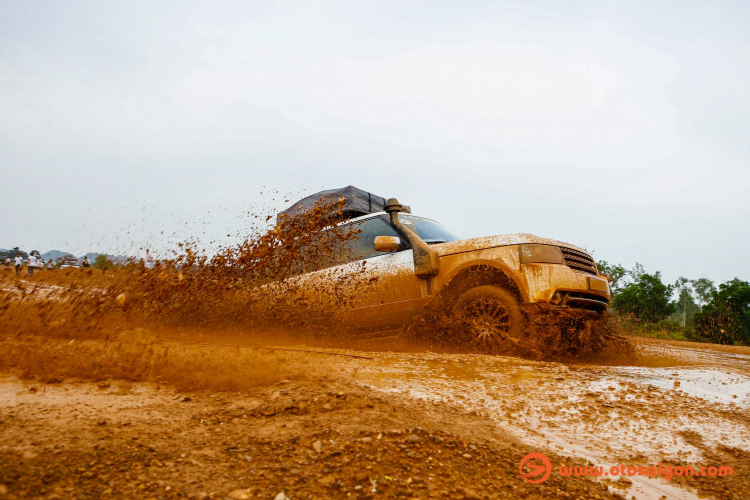 Dàn xe Land Rover Range Rover của Trung Nguyên thử sức off-road tại Đồng Mô, Hà Nội Dàn xe Land Rover Range Rover của Trung Nguyên thử sức off-road tại Đồng Mô, Hà Nội