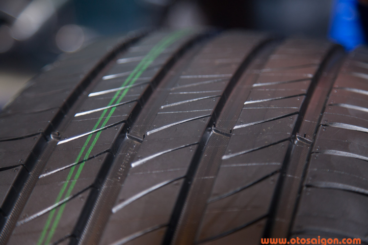 Có cần quan tâm đến độ bám đường của lốp xe ô tô khi đã mòn?