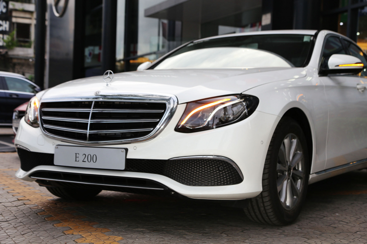 Mercedes-Benz E200 giá 2,099 tỷ lộ diện tại Việt Nam