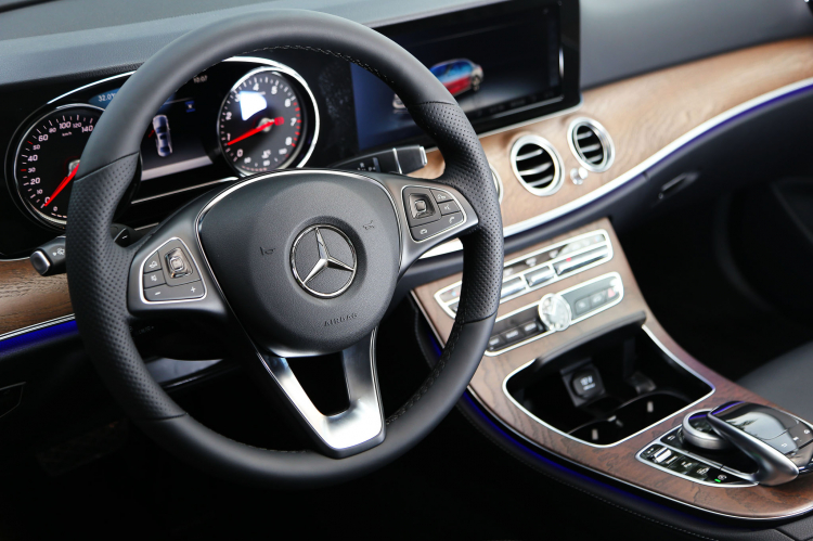 Mercedes-Benz E200 giá 2,099 tỷ lộ diện tại Việt Nam