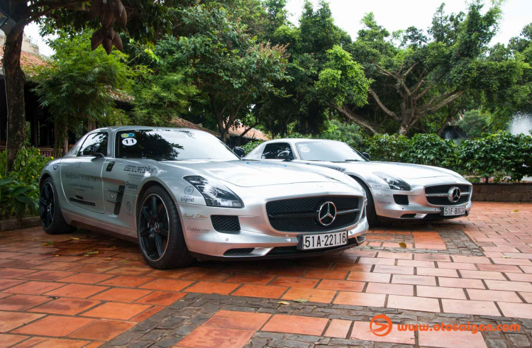 Cặp đôi Mercedes-Benz SLS AMG của Trung Nguyen Legend