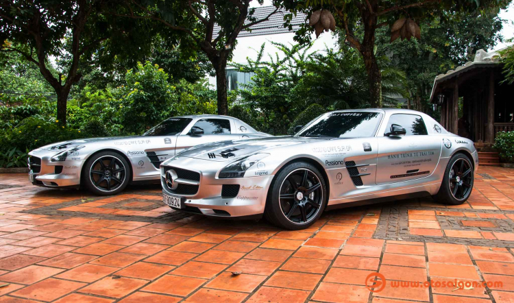 Cặp đôi Mercedes-Benz SLS AMG của Trung Nguyen Legend