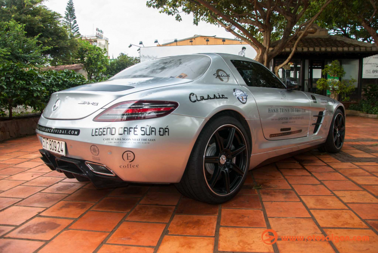 Cặp đôi Mercedes-Benz SLS AMG của Trung Nguyen Legend