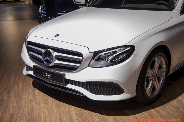 Cận cảnh Mercedes-Benz E-Class nâng cấp, giá vẫn từ 2,099 tỷ đồng