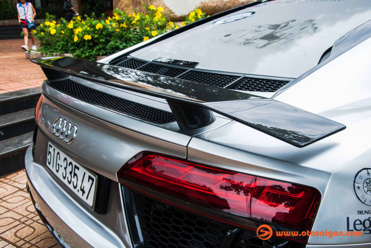 Cặp đôi Audi R8 V10 của Trung Nguyen Legend