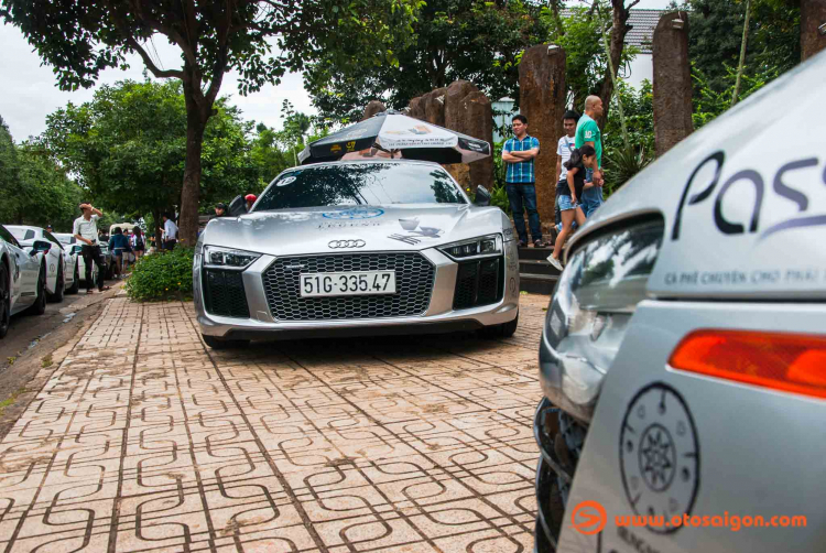 Cặp đôi Audi R8 V10 của Trung Nguyen Legend