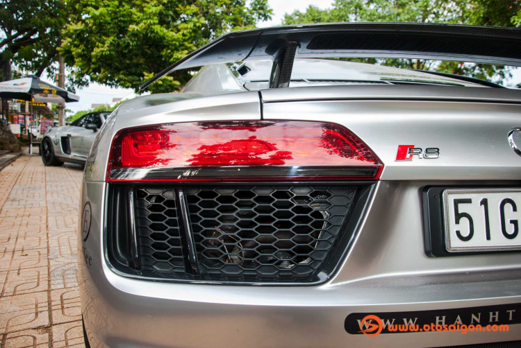 Cặp đôi Audi R8 V10 của Trung Nguyen Legend