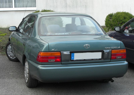 800px-Toyota_Corolla_E100_rear.jpg