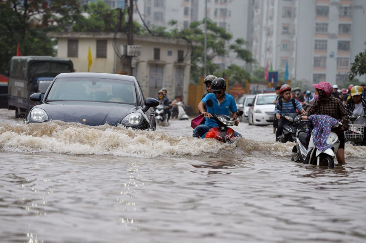 Máy lọc không khí, khử mùi trên ô tô Sharp IG-GC2E - Hàng chính hãng