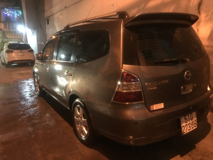 Tìm ace chơi xe Nissan Grand Livina