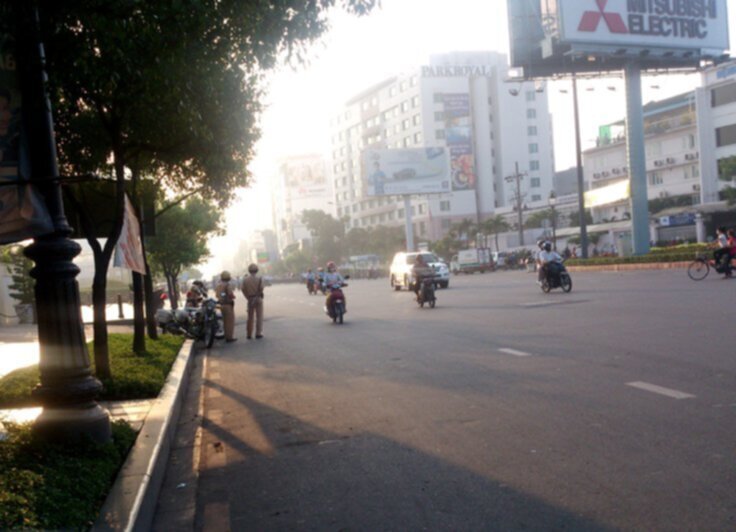 Đèn xanh đèn đỏ ngay Quân khu 7 Đèn xanh đèn đỏ ngay Quân khu 7
