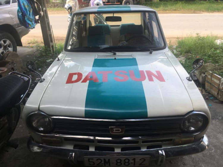 Cần chế tem cho xe cổ Datsun