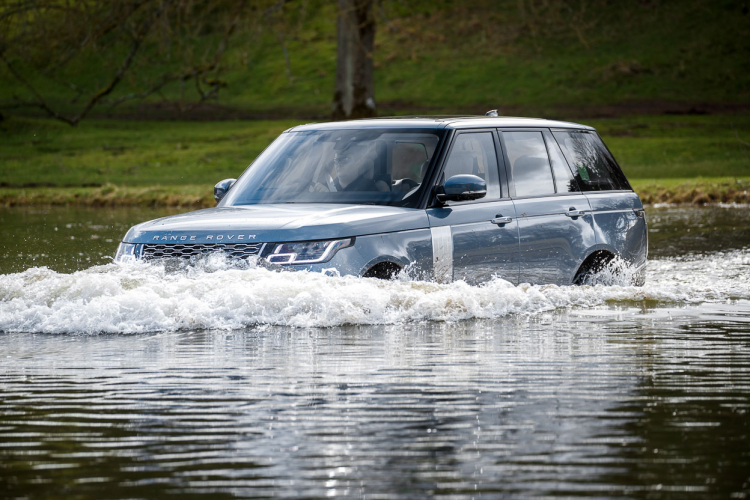 Range Rover 2019 lộ diện, nâng cấp động cơ và loạt công nghệ