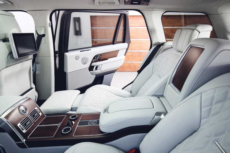 Range Rover 2019 lộ diện, nâng cấp động cơ và loạt công nghệ