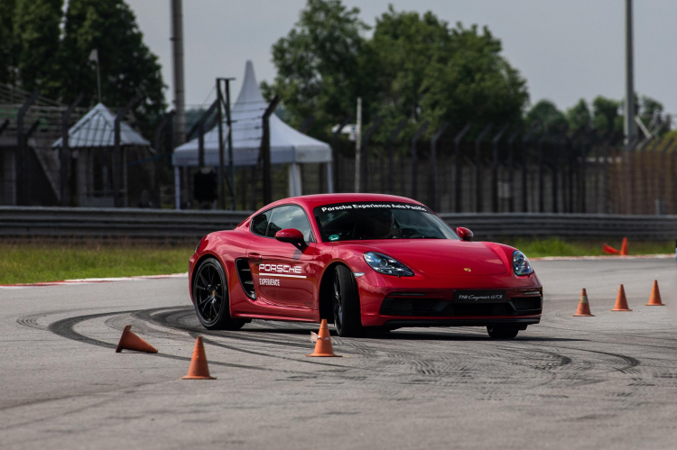 Porsche Media Driving Academy 2018 - đi học kỹ năng lái xe trong đường đua