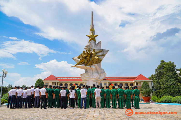 Nhìn lại ''Hành trình Từ Trái Tim'' qua ảnh sau 31 ngày đi Xuyên Việt