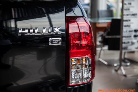 otosaigon-toyota-hilux-2018-2.8at-4x4-gia-878-trieu-tai-viet-nam-32.jpg